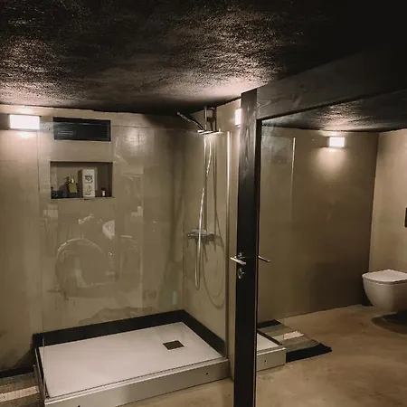 Belowzero Gallery Apartment