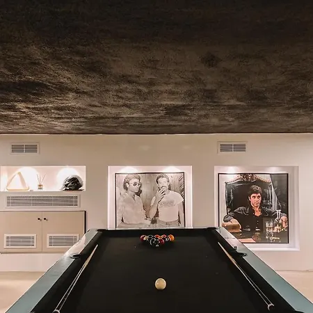 Belowzero Gallery Apartment