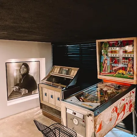 Belowzero Gallery *